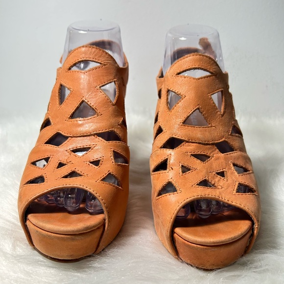 Jeffrey Campbell Church Orange Heels Size 7.5M - Picture 4 of 13